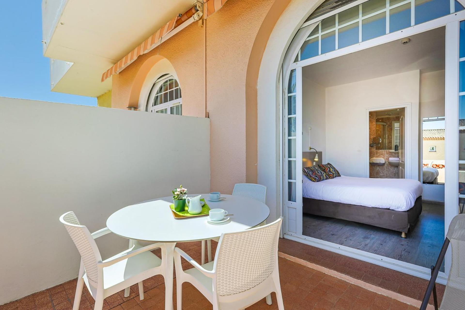 Logis Hotel l'Esterella Saint-Raphaël Esterno foto