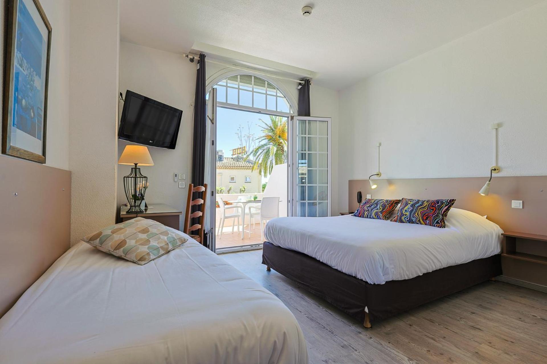 Logis Hotel l'Esterella Saint-Raphaël Esterno foto