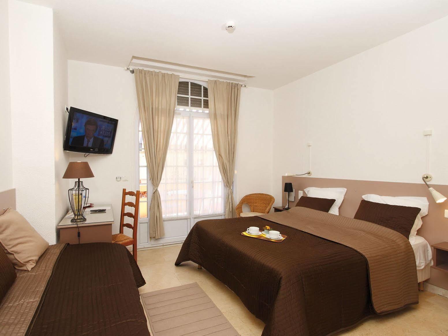 Logis Hotel l'Esterella Saint-Raphaël Esterno foto
