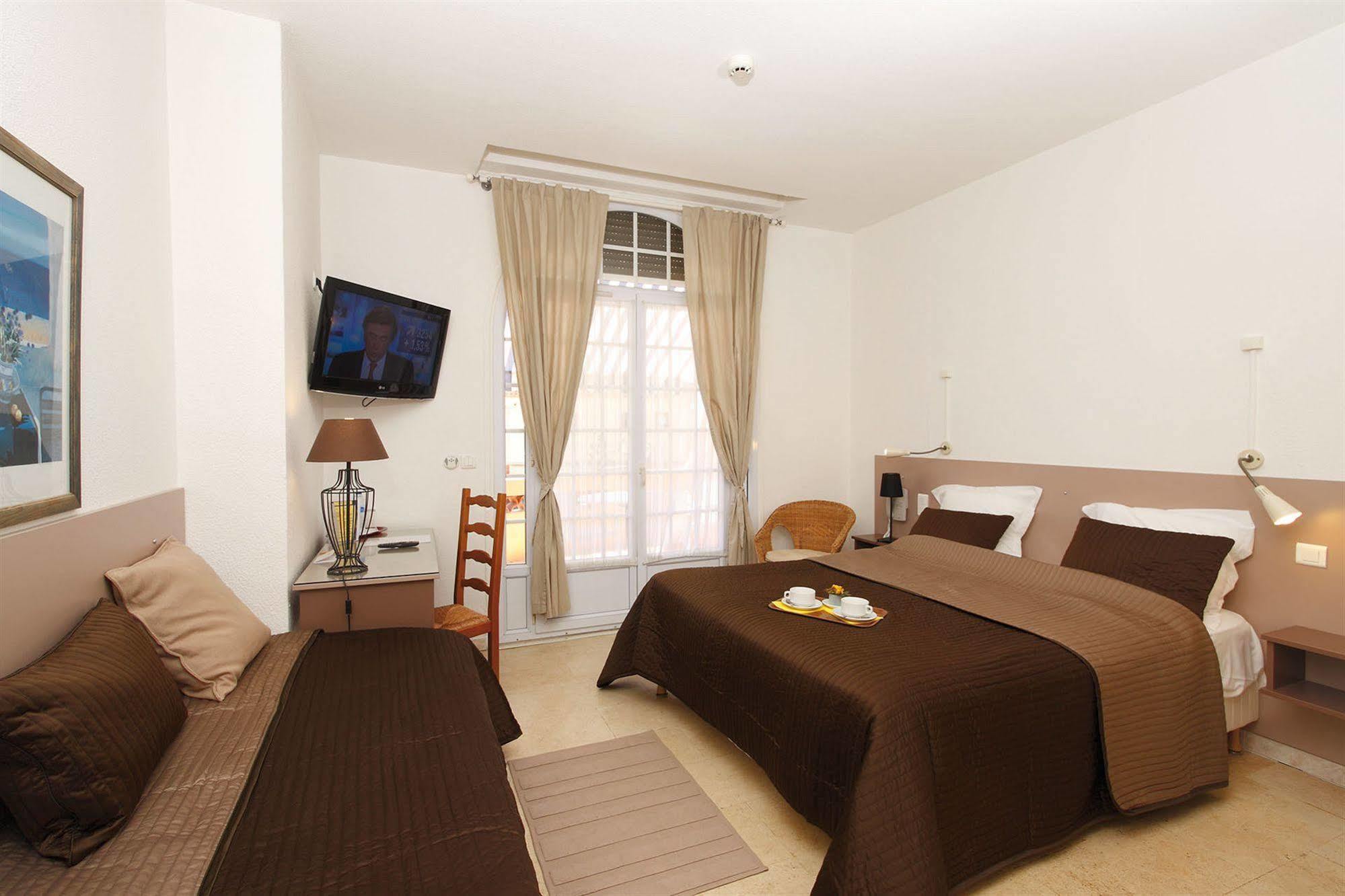 Logis Hotel l'Esterella Saint-Raphaël Esterno foto