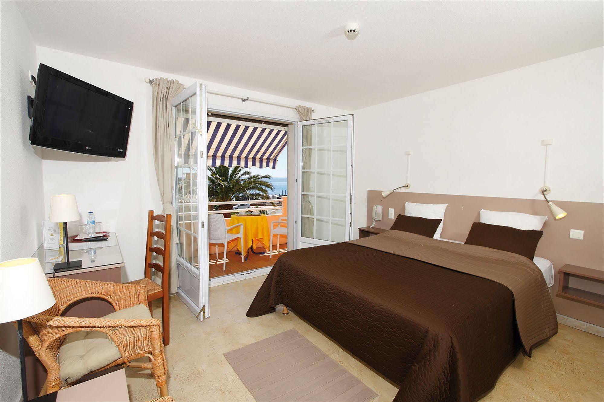 Logis Hotel l'Esterella Saint-Raphaël Esterno foto